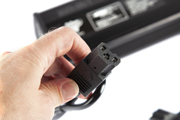 Зарядное устройство интеллектуальное для LiFePo4 аккумуляторов 60V48AH (8А)